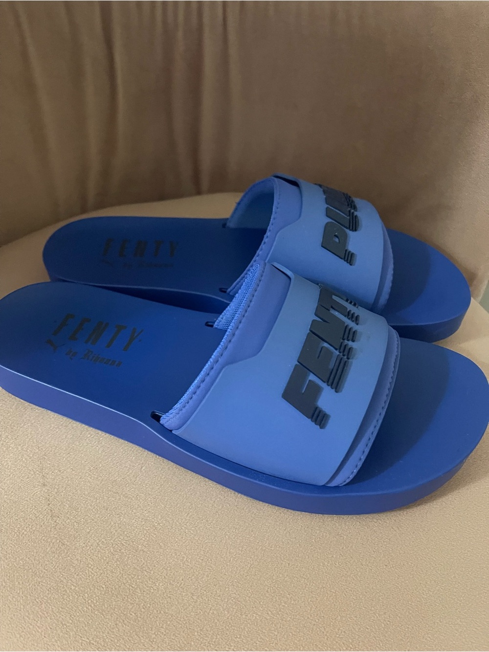 Puma x Fenty slides - Picture 2 of 5